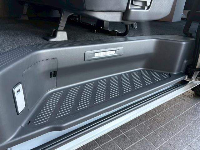 ハイエースバン スーパーＧＬ　ダークプライムＩＩ　新車未登録　８型　ダークプライムＩＩ　ナビＴＶ　全方位カメラ　トヨタセーフティセンス　両側電動スライドドア　黒木目コンビステアリング　ＪＡＯＳ前後スキッドバー　ナイトロパワー艶消黒１６ＡＷ（46枚目）