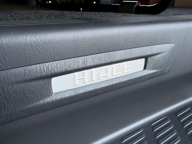 ハイエースバン スーパーＧＬ　ダークプライムＩＩ　新車未登録　８型　ダークプライムＩＩ　ナビＴＶ　全方位カメラ　トヨタセーフティセンス　両側電動スライドドア　黒木目コンビステアリング　ＪＡＯＳ前後スキッドバー　ナイトロパワー艶消黒１６ＡＷ（47枚目）