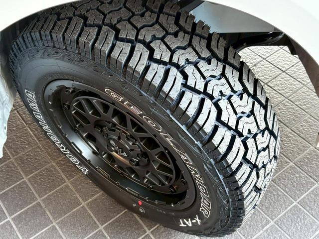 ハイエースバン スーパーＧＬ　ダークプライムＩＩ　新車未登録　８型　ダークプライムＩＩ　ナビＴＶ　全方位カメラ　トヨタセーフティセンス　両側電動スライドドア　黒木目コンビステアリング　ＪＡＯＳ前後スキッドバー　ナイトロパワー艶消黒１６ＡＷ（50枚目）