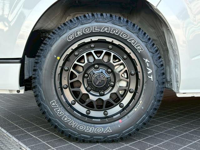 ハイエースバン スーパーＧＬ　ダークプライムＩＩ　新車未登録　８型　ダークプライムＩＩ　ナビＴＶ　全方位カメラ　トヨタセーフティセンス　両側電動スライドドア　黒木目コンビステアリング　ＪＡＯＳ前後スキッドバー　ナイトロパワー艶消黒１６ＡＷ（51枚目）