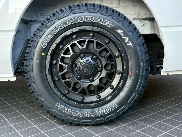 ハイエースバン スーパーＧＬ　ダークプライムＩＩ　新車未登録　８型　ダークプライムＩＩ　ナビＴＶ　全方位カメラ　トヨタセーフティセンス　両側電動スライドドア　黒木目コンビステアリング　ＪＡＯＳ前後スキッドバー　ナイトロパワー艶消黒１６ＡＷ（52枚目）