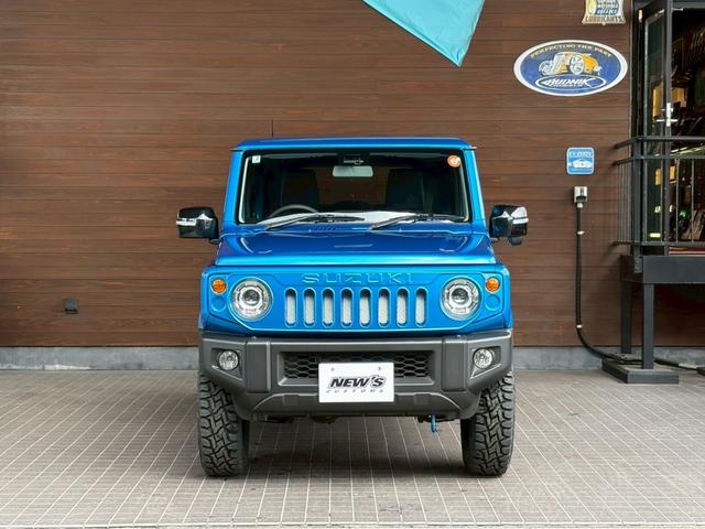 ジムニー ＸＣ　５ＭＴ　届出済未使用車　ボディ同色ＫＬＣフェイスグリルＳＪ　ニトロパワーマットブラック１６ＡＷ　バックカメラ　アルパインディスプレイオーディオ（3枚目）