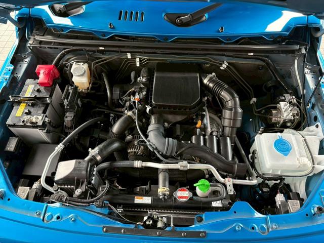 ジムニー ＸＣ　５ＭＴ　届出済未使用車　ボディ同色ＫＬＣフェイスグリルＳＪ　ニトロパワーマットブラック１６ＡＷ　バックカメラ　アルパインディスプレイオーディオ（10枚目）