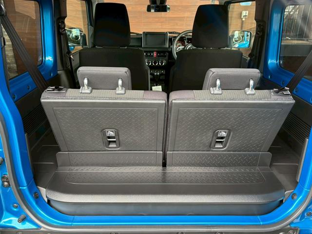 ジムニー ＸＣ　５ＭＴ　届出済未使用車　ボディ同色ＫＬＣフェイスグリルＳＪ　ニトロパワーマットブラック１６ＡＷ　バックカメラ　アルパインディスプレイオーディオ（13枚目）