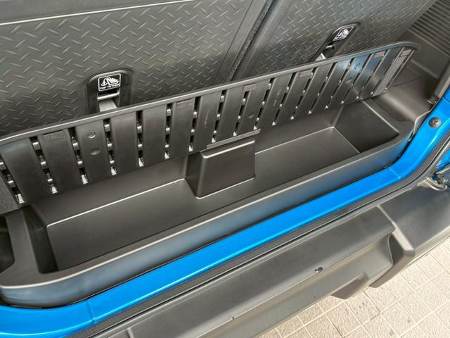 ジムニー ＸＣ　５ＭＴ　届出済未使用車　ボディ同色ＫＬＣフェイスグリルＳＪ　ニトロパワーマットブラック１６ＡＷ　バックカメラ　アルパインディスプレイオーディオ（15枚目）