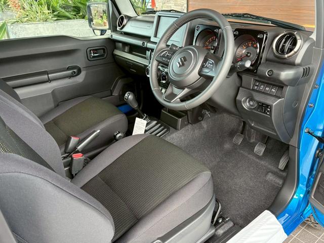 ジムニー ＸＣ　５ＭＴ　届出済未使用車　ボディ同色ＫＬＣフェイスグリルＳＪ　ニトロパワーマットブラック１６ＡＷ　バックカメラ　アルパインディスプレイオーディオ（22枚目）