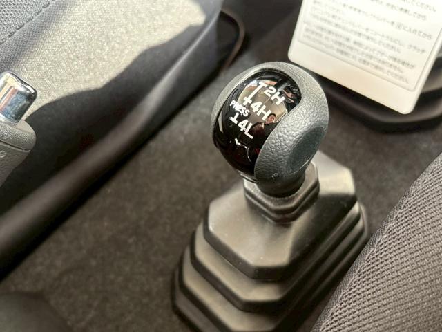 ジムニー ＸＣ　５ＭＴ　届出済未使用車　ボディ同色ＫＬＣフェイスグリルＳＪ　ニトロパワーマットブラック１６ＡＷ　バックカメラ　アルパインディスプレイオーディオ（45枚目）