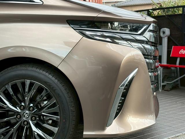 アルファードハイブリッド Ｚ　ワンオーナー　純正ナビＴＶ全方位カメラ　後席モニター　デジタルインナーミラー　左右独立ムーンルーフ　　ヴェルファイアハイブリッドＺプレミア用１９インチＡＷ　スペアタイヤ　アンビエントライト（14枚目）