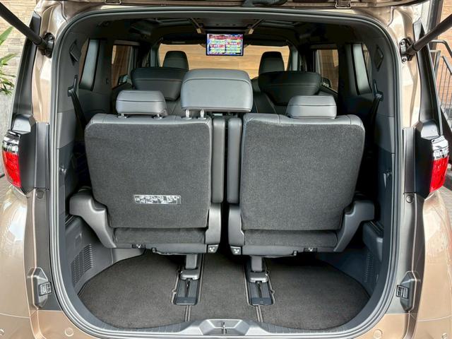 アルファードハイブリッド Ｚ　ワンオーナー　純正ナビＴＶ全方位カメラ　後席モニター　デジタルインナーミラー　左右独立ムーンルーフ　　ヴェルファイアハイブリッドＺプレミア用１９インチＡＷ　スペアタイヤ　アンビエントライト（28枚目）