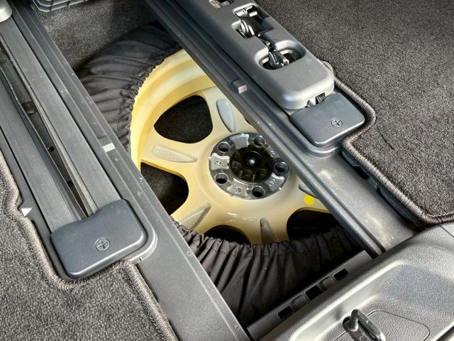 アルファードハイブリッド Ｚ　ワンオーナー　純正ナビＴＶ全方位カメラ　後席モニター　デジタルインナーミラー　左右独立ムーンルーフ　　ヴェルファイアハイブリッドＺプレミア用１９インチＡＷ　スペアタイヤ　アンビエントライト（34枚目）