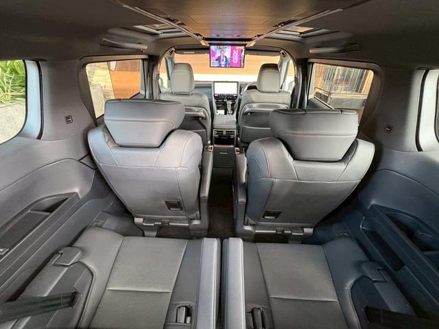 アルファードハイブリッド Ｚ　ワンオーナー　純正ナビＴＶ全方位カメラ　後席モニター　デジタルインナーミラー　左右独立ムーンルーフ　　ヴェルファイアハイブリッドＺプレミア用１９インチＡＷ　スペアタイヤ　アンビエントライト（35枚目）