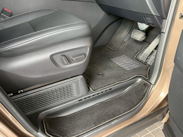 アルファードハイブリッド Ｚ　ワンオーナー　純正ナビＴＶ全方位カメラ　後席モニター　デジタルインナーミラー　左右独立ムーンルーフ　　ヴェルファイアハイブリッドＺプレミア用１９インチＡＷ　スペアタイヤ　アンビエントライト（43枚目）