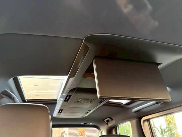 アルファードハイブリッド Ｚ　ワンオーナー　純正ナビＴＶ全方位カメラ　後席モニター　デジタルインナーミラー　左右独立ムーンルーフ　　ヴェルファイアハイブリッドＺプレミア用１９インチＡＷ　スペアタイヤ　アンビエントライト（67枚目）