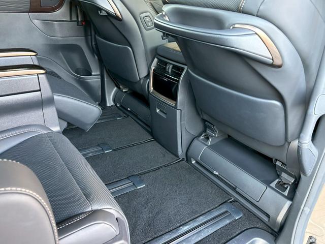 アルファードハイブリッド Ｚ　ワンオーナー　純正ナビＴＶ全方位カメラ　後席モニター　デジタルインナーミラー　左右独立ムーンルーフ　　ヴェルファイアハイブリッドＺプレミア用１９インチＡＷ　スペアタイヤ　アンビエントライト（71枚目）