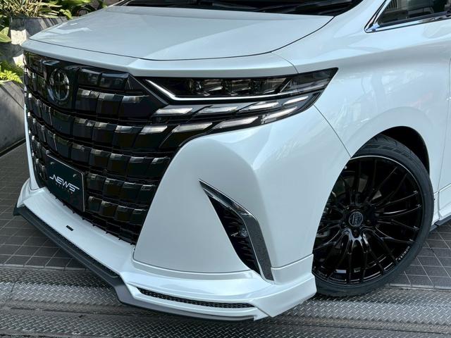 アルファードハイブリッド Ｚ　登録済未使用車　ＮＥＷ’Ｓコンプリート　ＮＥＷ’Ｓフルエアロ　車高調　ＲＡＹＳホムラ２１インチＡＷ　純正ナビＴＶ　全方位カメラ　フリップダウンモニター　アルパインリフトアップスピーカー　サンルーフ（10枚目）