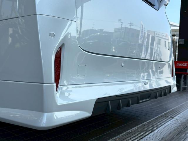 アルファードハイブリッド Ｚ　登録済未使用車　ＮＥＷ’Ｓコンプリート　ＮＥＷ’Ｓフルエアロ　車高調　ＲＡＹＳホムラ２１インチＡＷ　純正ナビＴＶ　全方位カメラ　フリップダウンモニター　アルパインリフトアップスピーカー　サンルーフ（16枚目）