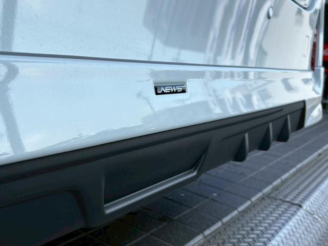 アルファードハイブリッド Ｚ　登録済未使用車　ＮＥＷ’Ｓコンプリート　ＮＥＷ’Ｓフルエアロ　車高調　ＲＡＹＳホムラ２１インチＡＷ　純正ナビＴＶ　全方位カメラ　フリップダウンモニター　アルパインリフトアップスピーカー　サンルーフ（17枚目）