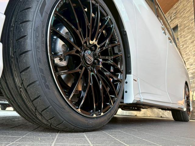 アルファードハイブリッド Ｚ　登録済未使用車　ＮＥＷ’Ｓコンプリート　ＮＥＷ’Ｓフルエアロ　車高調　ＲＡＹＳホムラ２１インチＡＷ　純正ナビＴＶ　全方位カメラ　フリップダウンモニター　アルパインリフトアップスピーカー　サンルーフ（33枚目）