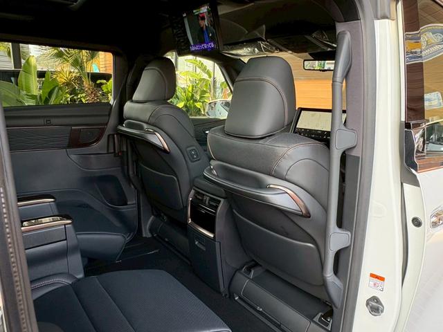 アルファードハイブリッド Ｚ　登録済未使用車　ＮＥＷ’Ｓコンプリート　ＮＥＷ’Ｓフルエアロ　車高調　ＲＡＹＳホムラ２１インチＡＷ　純正ナビＴＶ　全方位カメラ　フリップダウンモニター　アルパインリフトアップスピーカー　サンルーフ（70枚目）