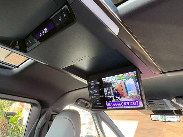 アルファードハイブリッド Ｚ　登録済未使用車　ＮＥＷ’Ｓコンプリート　ＮＥＷ’Ｓフルエアロ　車高調　ＲＡＹＳホムラ２１インチＡＷ　純正ナビＴＶ　全方位カメラ　フリップダウンモニター　アルパインリフトアップスピーカー　サンルーフ（76枚目）