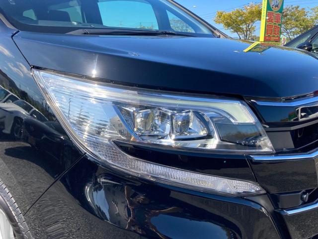 ハイブリッドG 後期 禁煙車 トヨタセーフティセンス LEDヘッドライト 革巻きステアリング フロントシートヒーター 純正フリップダウンモニター リアゲートイージークロージャー 純正15インチアルミ(7枚目)