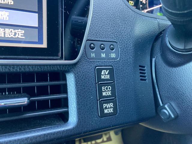 ハイブリッドG 後期 禁煙車 トヨタセーフティセンス LEDヘッドライト 革巻きステアリング フロントシートヒーター 純正フリップダウンモニター リアゲートイージークロージャー 純正15インチアルミ(17枚目)