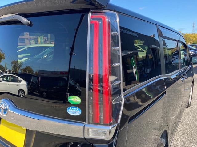 ハイブリッドG 後期 禁煙車 トヨタセーフティセンス LEDヘッドライト 革巻きステアリング フロントシートヒーター 純正フリップダウンモニター リアゲートイージークロージャー 純正15インチアルミ(31枚目)