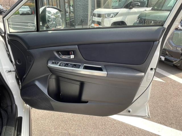 ＸＶ ２．０ｉ－Ｌ　アイサイト　ユーザー買取車　スマートキー　メモリーナビ　フルセグＴＶ　バックカメラ　スバルアイサイト　ＥＴＣ車載器レザー調シートカバー（14枚目）