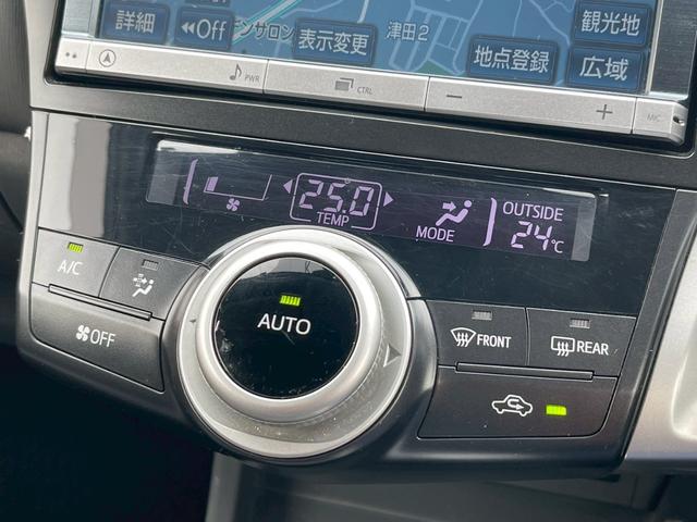 プリウスアルファ Ｇ　純正ナビ　フルセグＴＶ　スマ－トキ－　定期点検記録簿　禁煙車　ＬＥＤヘッドランプ　ステアリングリモコン　本革巻ステアリング　社外アルミ１７インチ　オートライト　オートマチックハイビーム　盗難防止（10枚目）