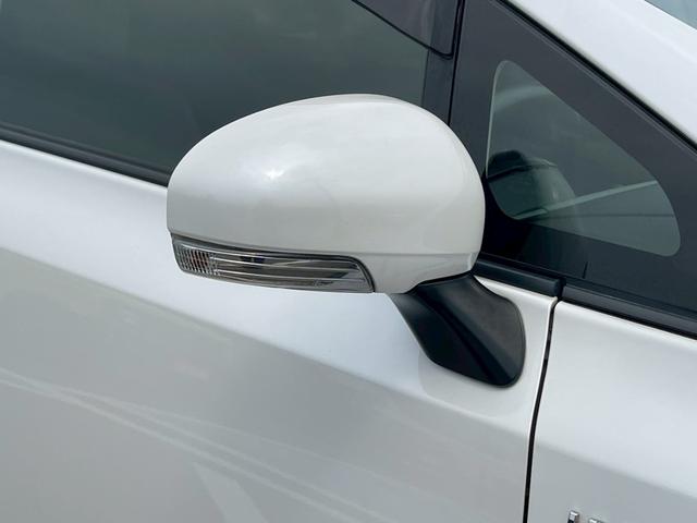 プリウスアルファ Ｇ　純正ナビ　フルセグＴＶ　スマ－トキ－　定期点検記録簿　禁煙車　ＬＥＤヘッドランプ　ステアリングリモコン　本革巻ステアリング　社外アルミ１７インチ　オートライト　オートマチックハイビーム　盗難防止（16枚目）