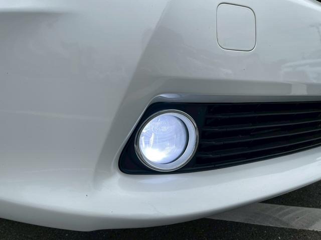 プリウスアルファ Ｇ　純正ナビ　フルセグＴＶ　スマ－トキ－　定期点検記録簿　禁煙車　ＬＥＤヘッドランプ　ステアリングリモコン　本革巻ステアリング　社外アルミ１７インチ　オートライト　オートマチックハイビーム　盗難防止（17枚目）