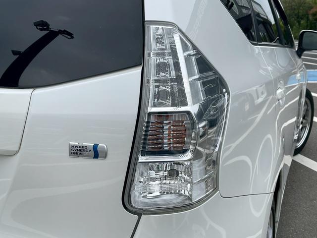 プリウスアルファ Ｇ　純正ナビ　フルセグＴＶ　スマ－トキ－　定期点検記録簿　禁煙車　ＬＥＤヘッドランプ　ステアリングリモコン　本革巻ステアリング　社外アルミ１７インチ　オートライト　オートマチックハイビーム　盗難防止（20枚目）