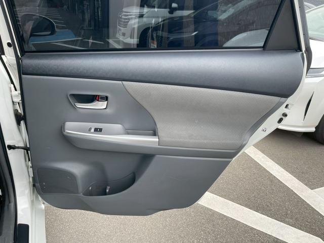 プリウスアルファ Ｇ　純正ナビ　フルセグＴＶ　スマ－トキ－　定期点検記録簿　禁煙車　ＬＥＤヘッドランプ　ステアリングリモコン　本革巻ステアリング　社外アルミ１７インチ　オートライト　オートマチックハイビーム　盗難防止（22枚目）