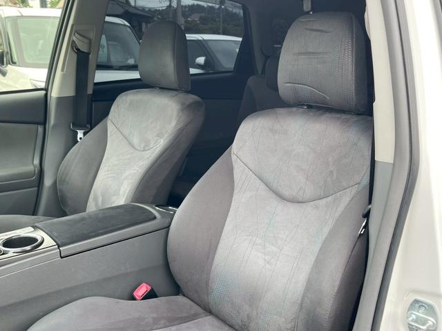 プリウスアルファ Ｇ　純正ナビ　フルセグＴＶ　スマ－トキ－　定期点検記録簿　禁煙車　ＬＥＤヘッドランプ　ステアリングリモコン　本革巻ステアリング　社外アルミ１７インチ　オートライト　オートマチックハイビーム　盗難防止（35枚目）