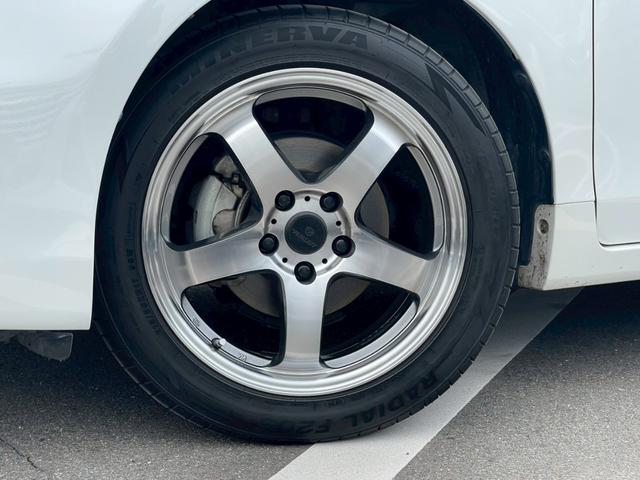 プリウスアルファ Ｇ　純正ナビ　フルセグＴＶ　スマ－トキ－　定期点検記録簿　禁煙車　ＬＥＤヘッドランプ　ステアリングリモコン　本革巻ステアリング　社外アルミ１７インチ　オートライト　オートマチックハイビーム　盗難防止（45枚目）