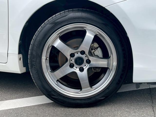 プリウスアルファ Ｇ　純正ナビ　フルセグＴＶ　スマ－トキ－　定期点検記録簿　禁煙車　ＬＥＤヘッドランプ　ステアリングリモコン　本革巻ステアリング　社外アルミ１７インチ　オートライト　オートマチックハイビーム　盗難防止（46枚目）