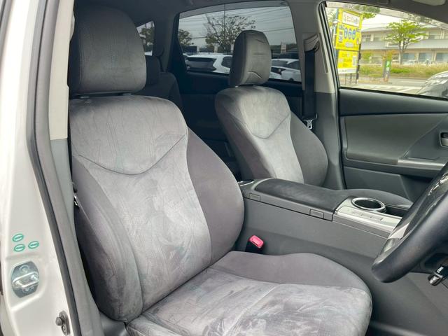 プリウスアルファ Ｇ　純正ナビ　フルセグＴＶ　スマ－トキ－　定期点検記録簿　禁煙車　ＬＥＤヘッドランプ　ステアリングリモコン　本革巻ステアリング　社外アルミ１７インチ　オートライト　オートマチックハイビーム　盗難防止（58枚目）