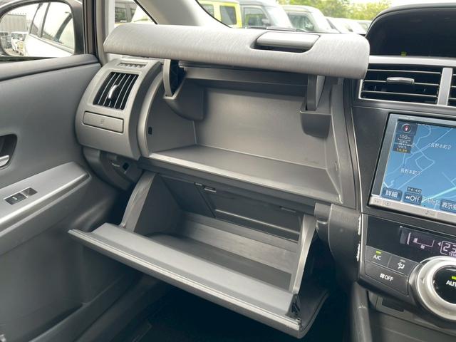 プリウスアルファ Ｇ　純正ナビ　フルセグＴＶ　スマ－トキ－　定期点検記録簿　禁煙車　ＬＥＤヘッドランプ　ステアリングリモコン　本革巻ステアリング　社外アルミ１７インチ　オートライト　オートマチックハイビーム　盗難防止（76枚目）
