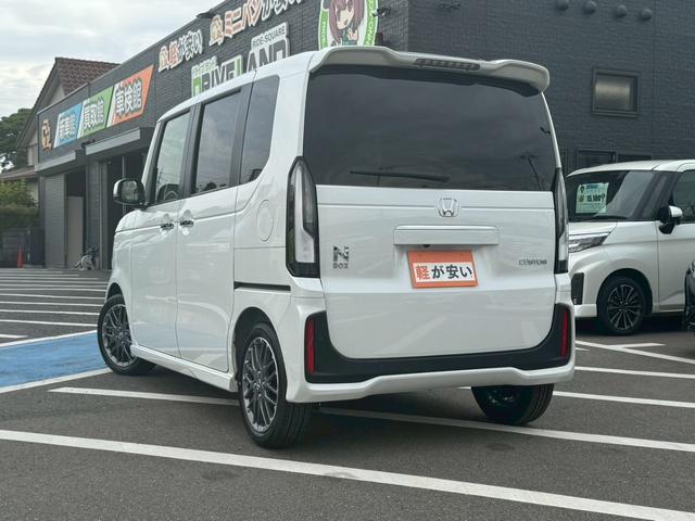 Ｎ－ＢＯＸカスタム ターボ　ハーフレザーシート　両側パワースライドドア　革巻きステアリング　バックカメラ　電動パーキング　シートヒーター　衝突軽減ブレーキ　アダプティブクルーズコントロール　スマートキー　純正１５インチＡＷ（5枚目）