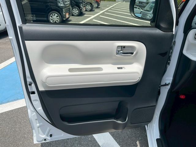 ムーヴキャンバス ストライプスＧ　スマートアシスト　禁煙車両　オートクルーズコントロール　電動パーキングブレーキ　ＬＥＤヘッドランプ　両側電動オートスライドドア　ホッとカップホルダー　シートヒーター　衝突軽減ブレーキ　スマートキー（13枚目）