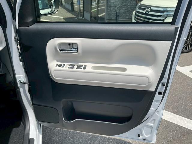 ムーヴキャンバス ストライプスＧ　スマートアシスト　禁煙車両　オートクルーズコントロール　電動パーキングブレーキ　ＬＥＤヘッドランプ　両側電動オートスライドドア　ホッとカップホルダー　シートヒーター　衝突軽減ブレーキ　スマートキー（45枚目）