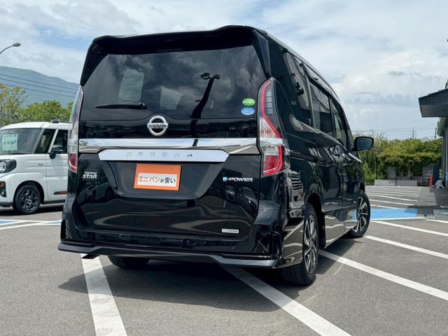 セレナ ｅ－パワー　ハイウェイスターＶ　禁煙車　全周囲カメラ　両側パワースライド　チップアップシート　レーダークルーズコントロール　ＥＴＣ　後席モニター　１６インチ純正アルミホイール　前後ドラレコ　ＬＥＤヘッドライト　オートハイビーム（13枚目）