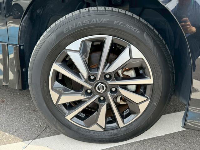 セレナ ｅ－パワー　ハイウェイスターＶ　禁煙車　全周囲カメラ　両側パワースライド　チップアップシート　レーダークルーズコントロール　ＥＴＣ　後席モニター　１６インチ純正アルミホイール　前後ドラレコ　ＬＥＤヘッドライト　オートハイビーム（16枚目）
