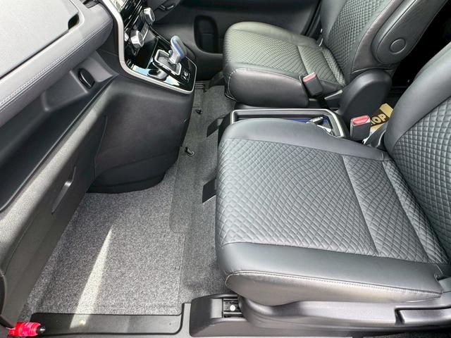 セレナ ｅ－パワー　ハイウェイスターＶ　禁煙車　全周囲カメラ　両側パワースライド　チップアップシート　レーダークルーズコントロール　ＥＴＣ　後席モニター　１６インチ純正アルミホイール　前後ドラレコ　ＬＥＤヘッドライト　オートハイビーム（21枚目）