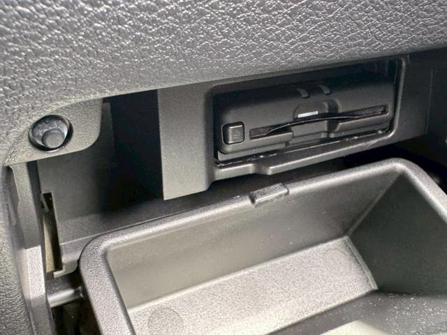 セレナ ｅ－パワー　ハイウェイスターＶ　禁煙車　全周囲カメラ　両側パワースライド　チップアップシート　レーダークルーズコントロール　ＥＴＣ　後席モニター　１６インチ純正アルミホイール　前後ドラレコ　ＬＥＤヘッドライト　オートハイビーム（45枚目）
