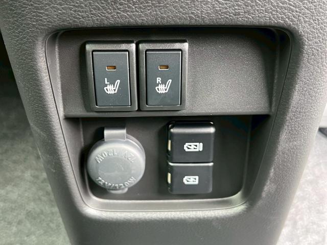 ハスラー タフワイルドターボ　禁煙車　スマートキー　レーダークルーズコントロール　レーンアシスト　衝突被害軽減システム　オートマチックハイビーム　シートヒーター　本革巻ステアリング　パドルシフト　１５インチ純正アルミホイール（22枚目）