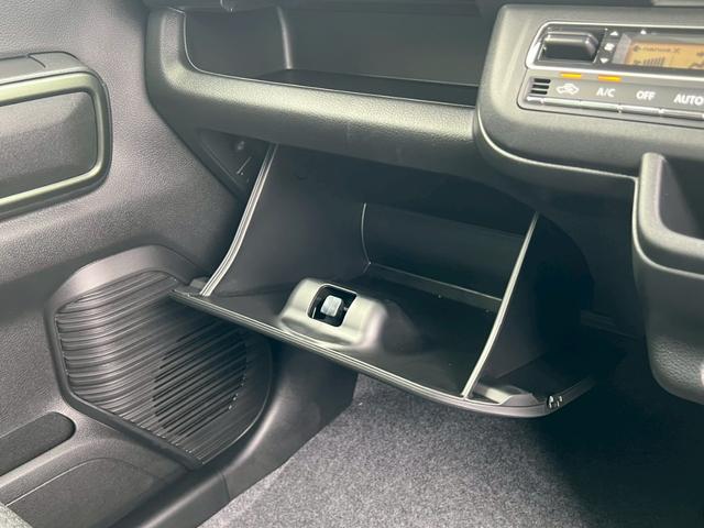 ハスラー タフワイルドターボ　禁煙車　スマートキー　レーダークルーズコントロール　レーンアシスト　衝突被害軽減システム　オートマチックハイビーム　シートヒーター　本革巻ステアリング　パドルシフト　１５インチ純正アルミホイール（61枚目）