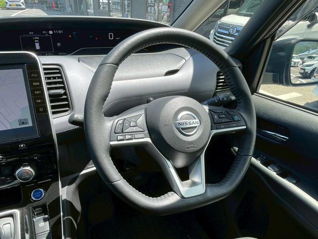 セレナ ｅ－パワー　ハイウェイスターＶ　禁煙車　全周囲カメラ　両側パワースライドドア　レーダークルーズコントロール　ＥＴＣ　後席モニター　１６インチ純正アルミホイール　前ドラレコ　ＬＥＤヘッドライト　オートハイビーム　３列シート（4枚目）