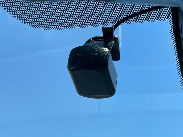 セレナ ｅ－パワー　ハイウェイスターＶ　禁煙車　全周囲カメラ　両側パワースライドドア　レーダークルーズコントロール　ＥＴＣ　後席モニター　１６インチ純正アルミホイール　前ドラレコ　ＬＥＤヘッドライト　オートハイビーム　３列シート（14枚目）