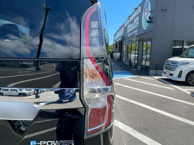 セレナ ｅ－パワー　ハイウェイスターＶ　禁煙車　全周囲カメラ　両側パワースライドドア　レーダークルーズコントロール　ＥＴＣ　後席モニター　１６インチ純正アルミホイール　前ドラレコ　ＬＥＤヘッドライト　オートハイビーム　３列シート（17枚目）